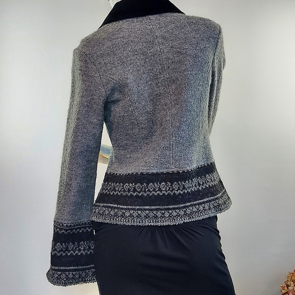 Elegant 100% Grey Wool Jacket Size Small - Picture 4 of 13
